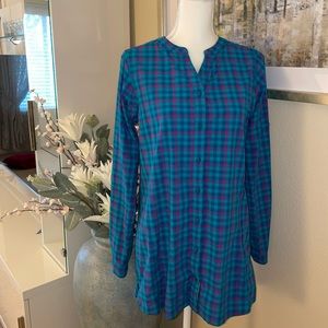 Duluth Trading Company women’s button down shirt